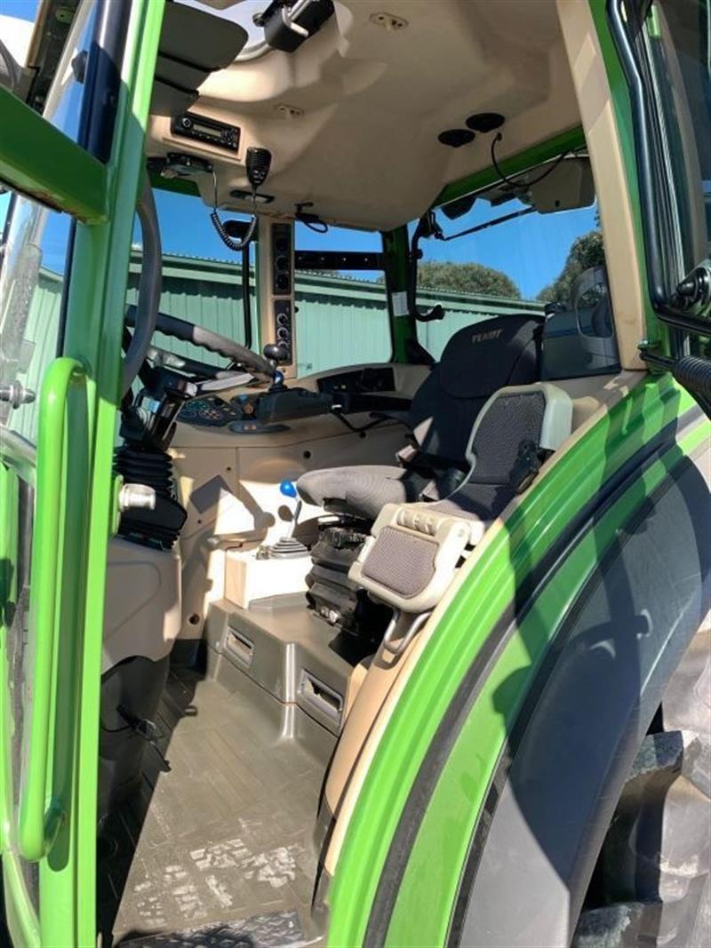 Photo 3. Fendt 211S Cab tractor