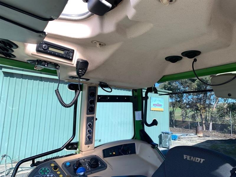 Photo 5. Fendt 211S Cab tractor