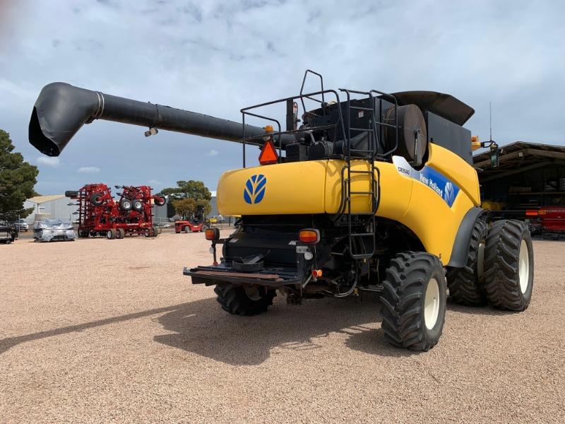 Photo 3. New Holland CR9040 combine harvester