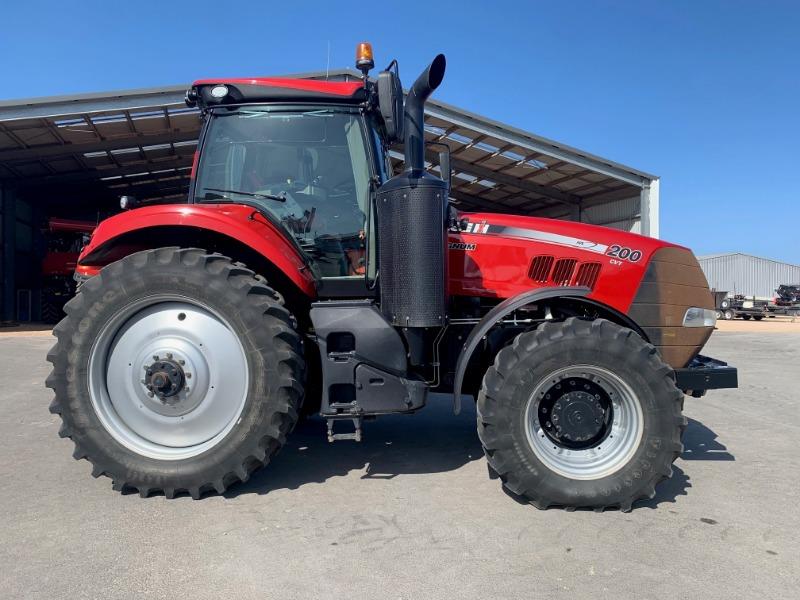 Photo 2. Case IH Magnum 200 CVT tractor