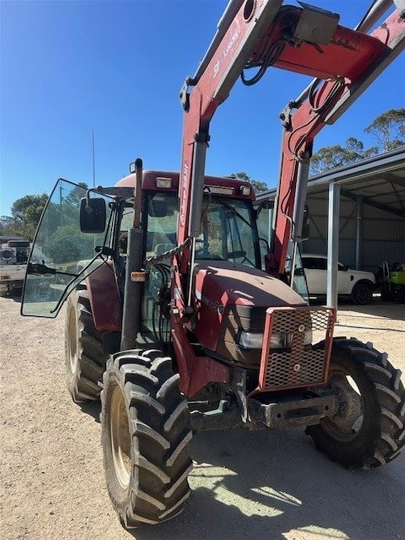 Photo 2. Case IH CX90 tractor