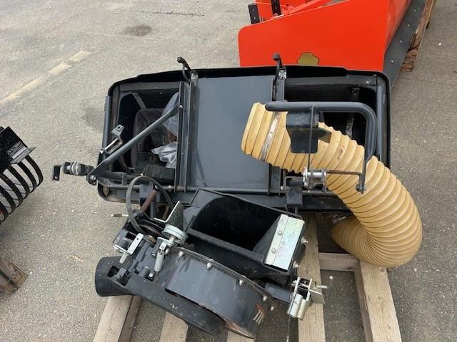 Photo 2. Kubota GCK-54-ZD1011 grass catcher