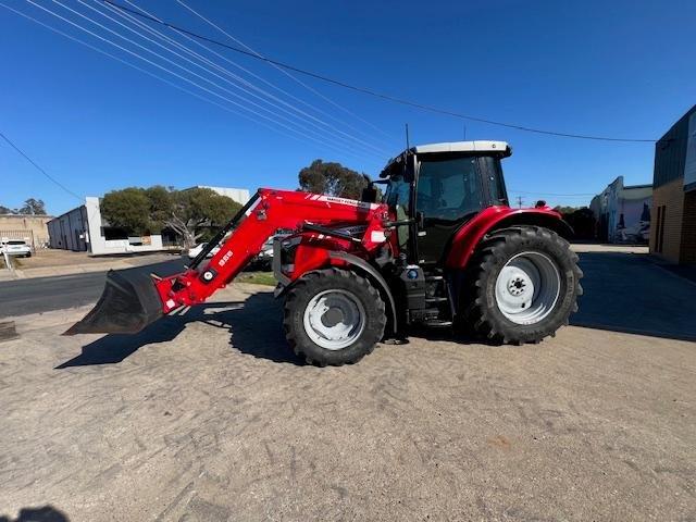 Photo 2. Massey Ferguson 6613 tractor