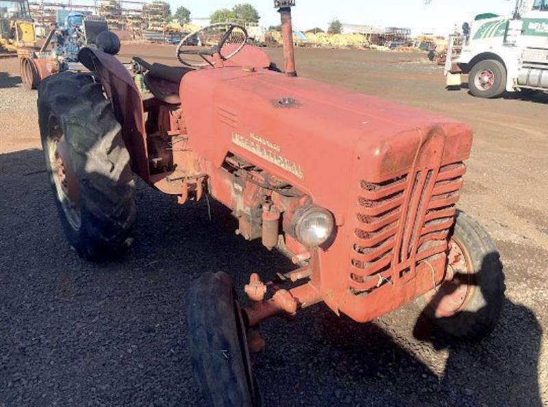 Photo 2. Case IH B250 2wd Tractor