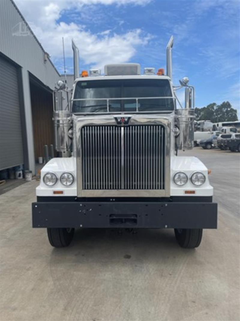 Photo 2. Western Star 4864FXC prime mover