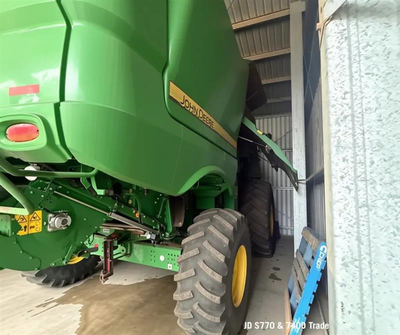Photo 2. JD S770 & 740D