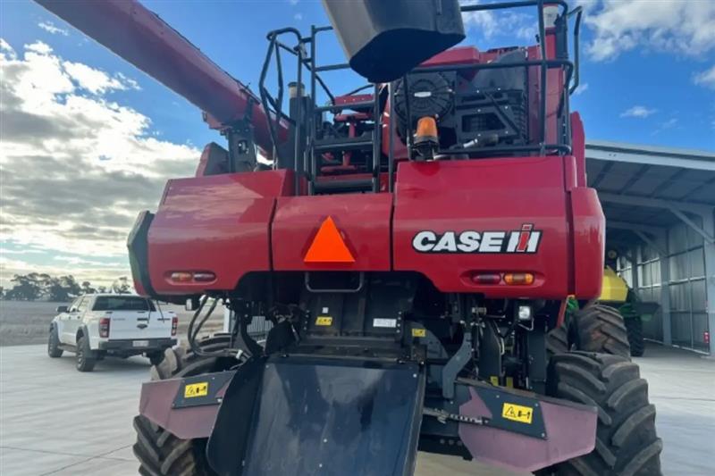Photo 2. OBC Case IH 9240 + MacDon Front