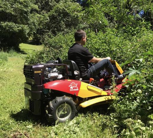 Photo 2. Razorback CMX2302 ride on mower