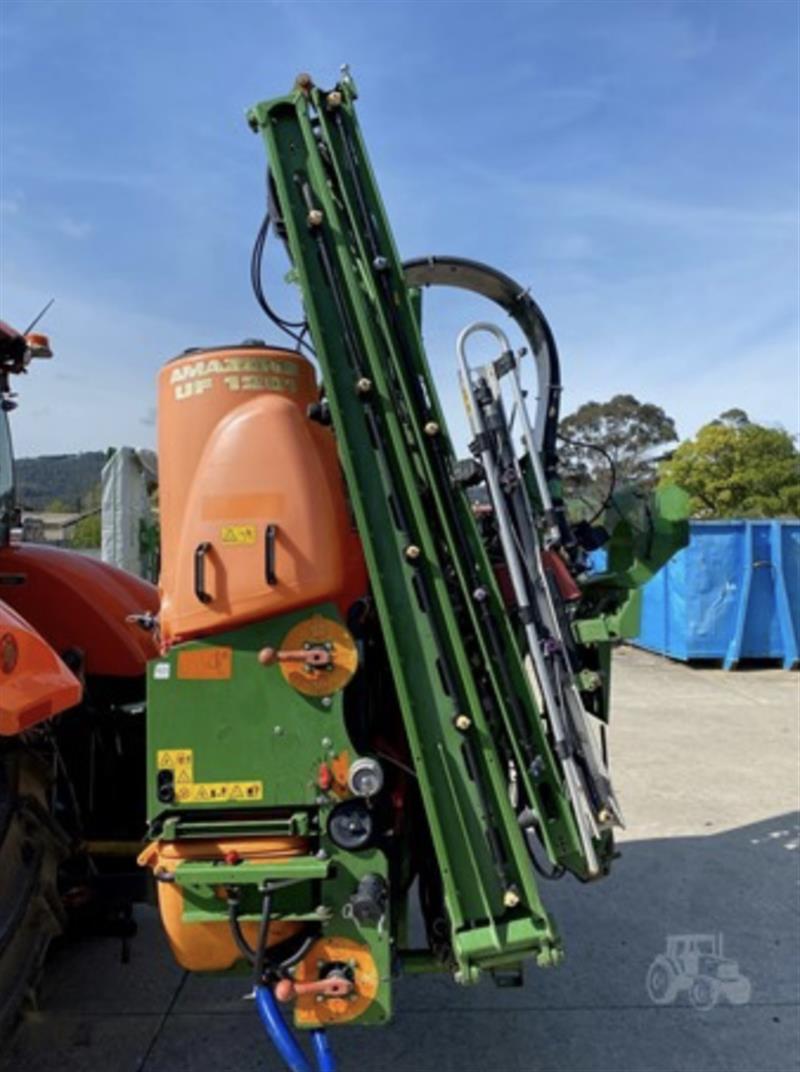 Photo 2. Amazone UF1201 boom sprayer
