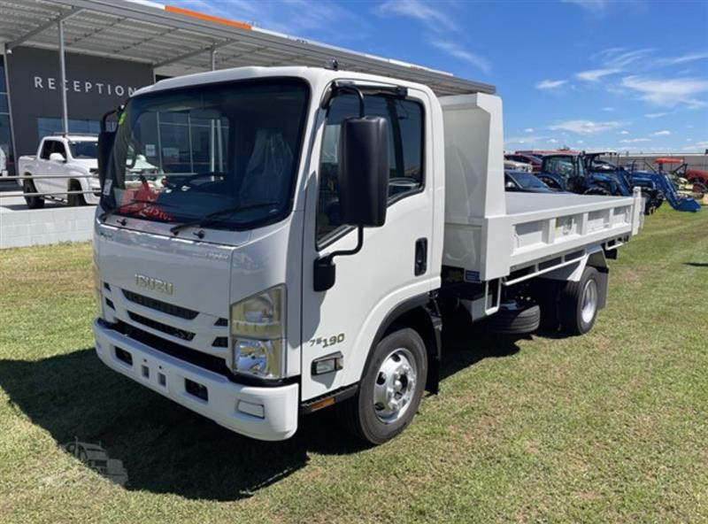 Photo 2. Isuzu NPR75-190 truck