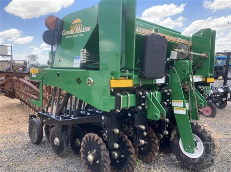 Photo 2. Great Plains 3P606NT airseeder