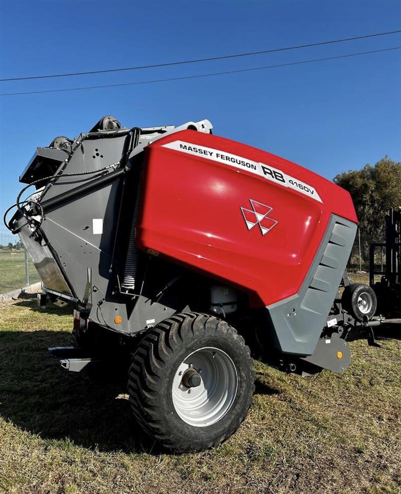 Photo 2. Massey Ferguson RB 4160V round baler