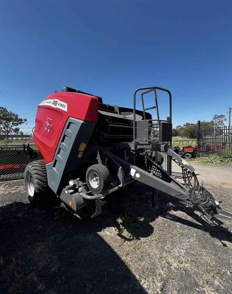 Photo 2. Massey Ferguson RB 4160V round baler