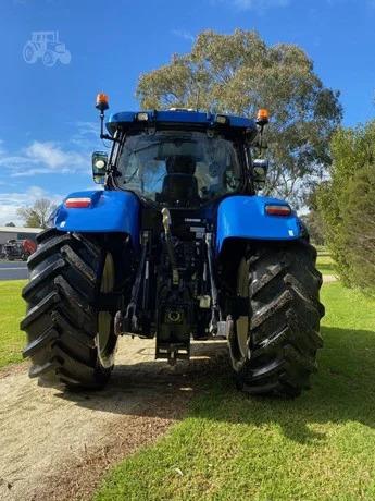 Photo 3. NEW HOLLAND T7.235 tractor