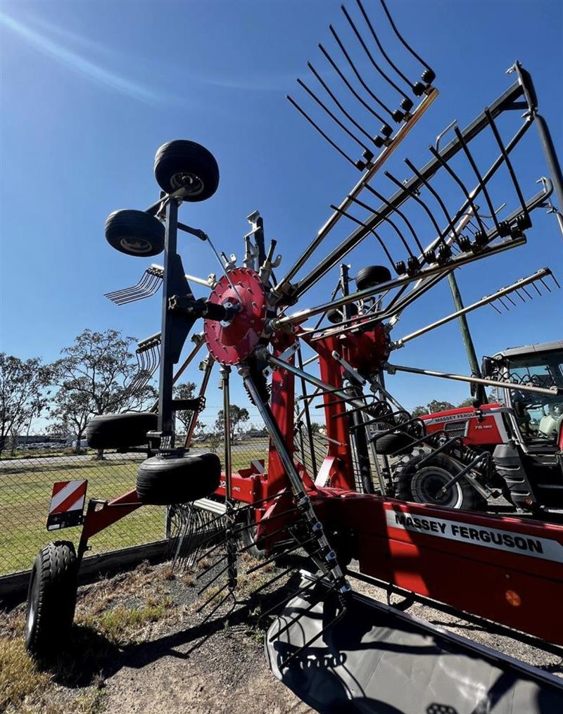 Photo 2. Massey Ferguson RK 802 TRC hay rake