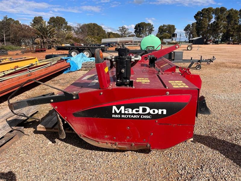 Photo 2. MACDON R85 mower conditioner 