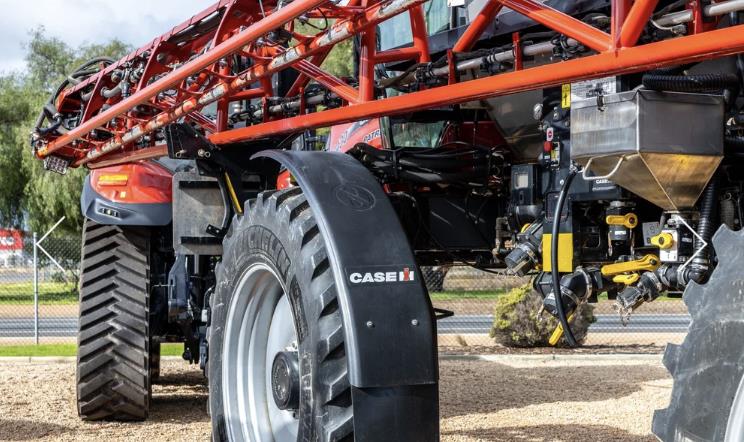 Photo 2. Case IH 4430 patriot self propelled sprayer