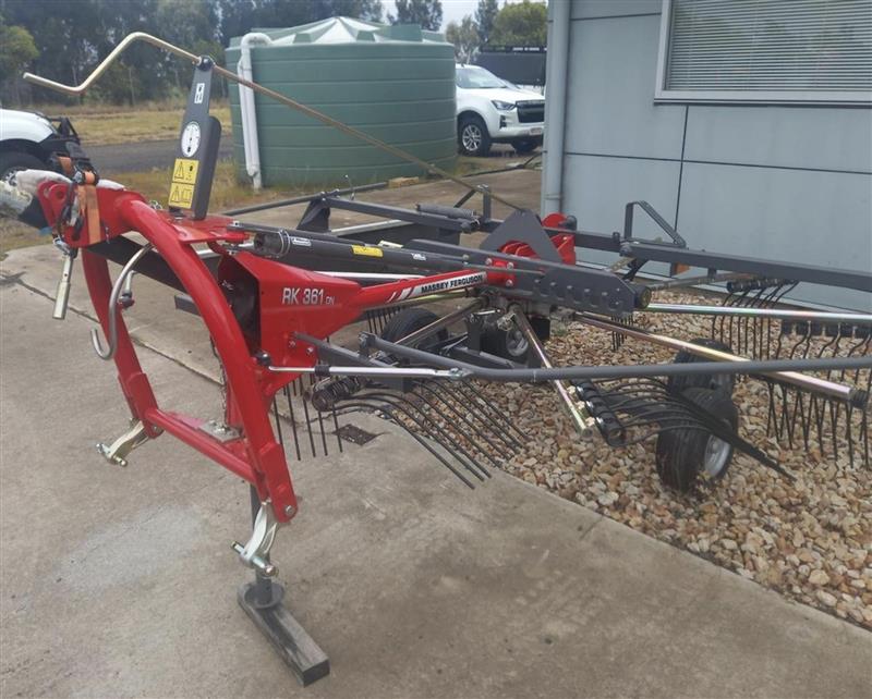 Photo 2. Massey Ferguson RK361DN hay rake