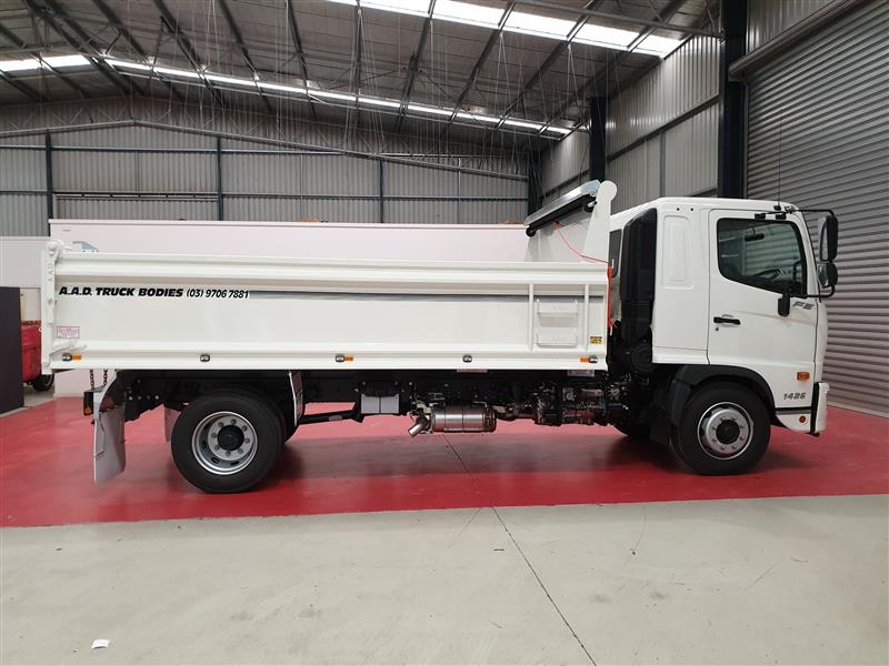 Photo 2. Hino FE 1426-500 Series Tipper