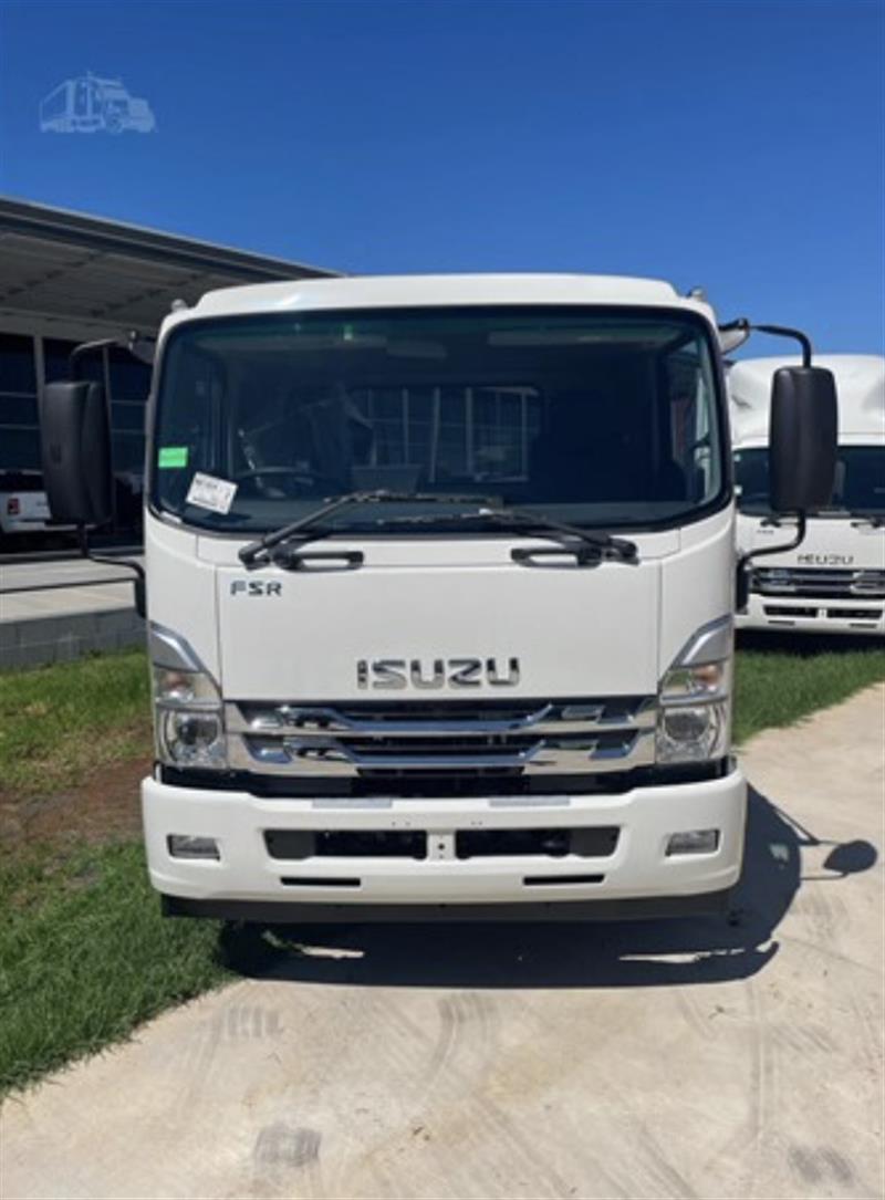 Photo 2. Isuzu FSR 140-260 truck