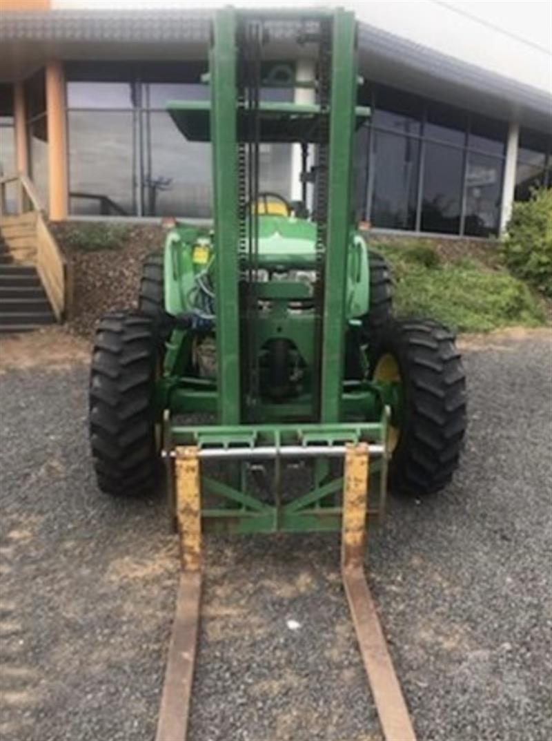 Photo 2. John Deere 5083E tractor