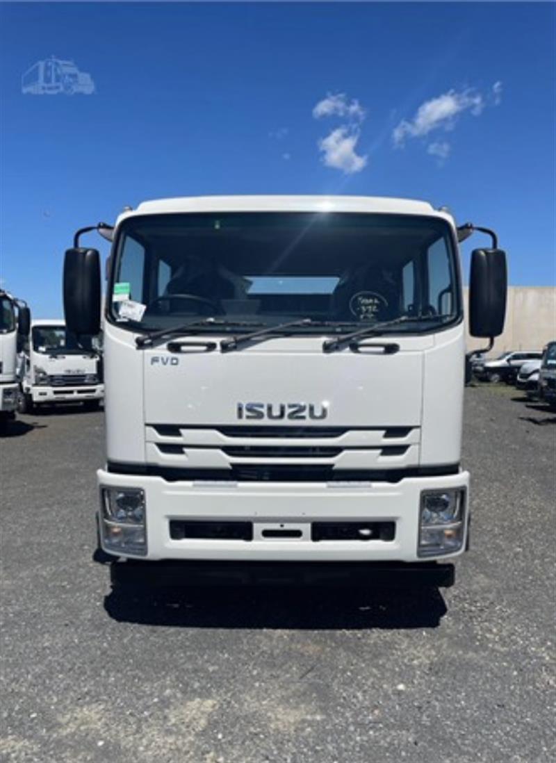 Photo 2. Isuzu FVD 165-260 truck