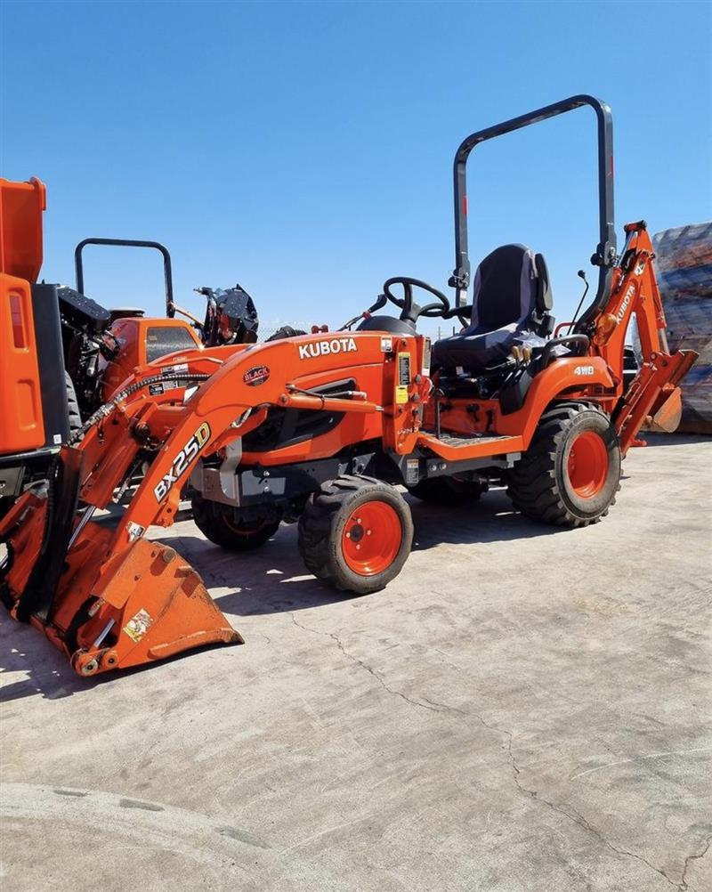 Photo 2. Kubota BX25SLB tractor