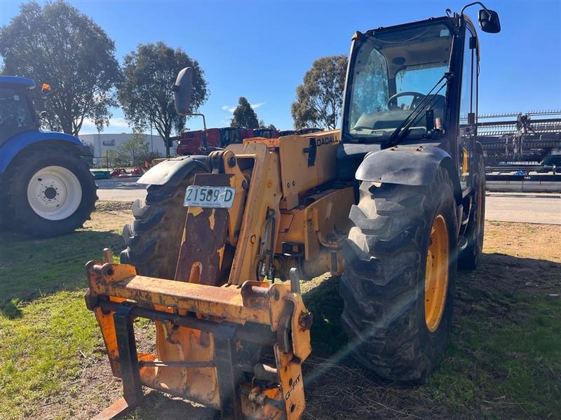 Photo 2. 2009 JCB 541-70 