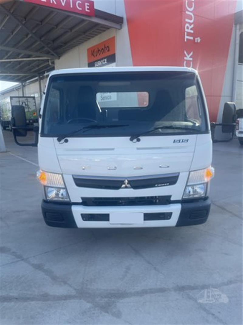 Photo 2. Mitsubishi Fuso Canter 515 truck