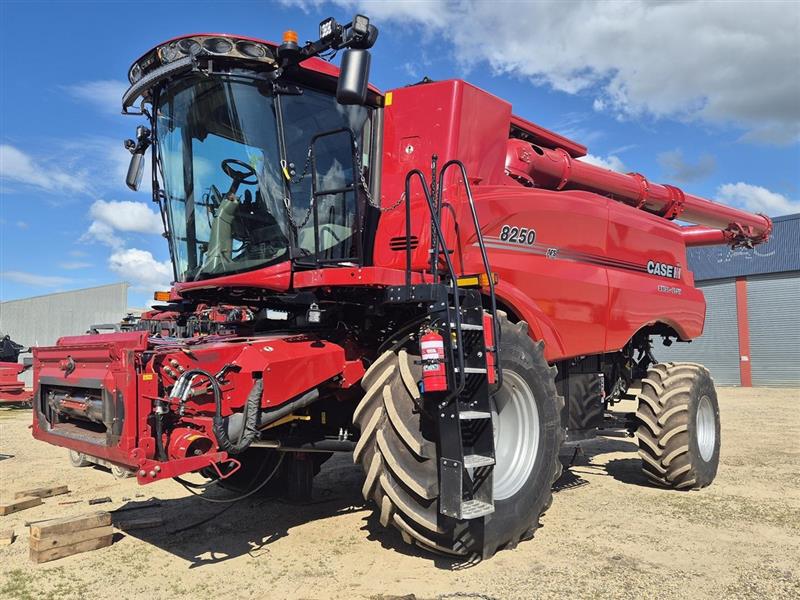 Photo 2. CASE IH 8250