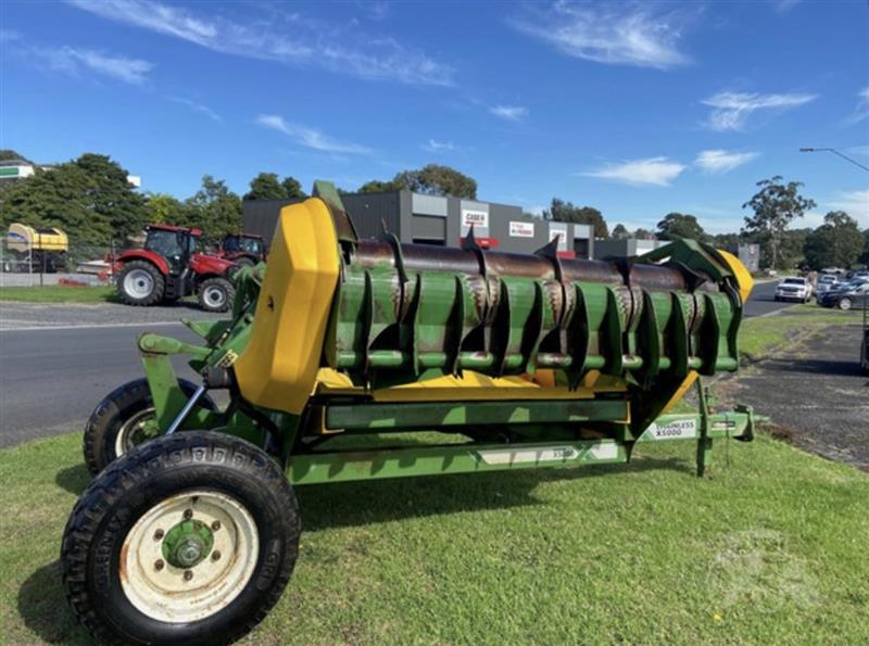 Photo 2. Hustler CHX5000 feeder