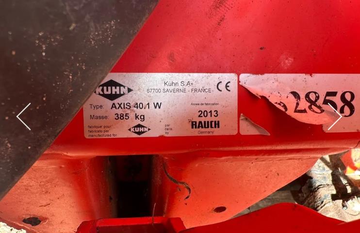 Photo 2. Kuhn 40.1W spreader