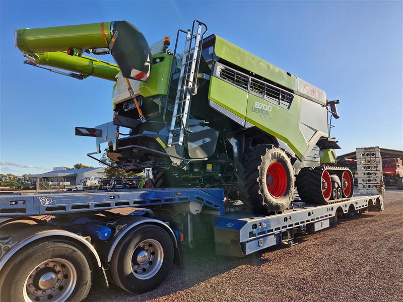 Photo 2. Claas Lexion 8700T combine harvester