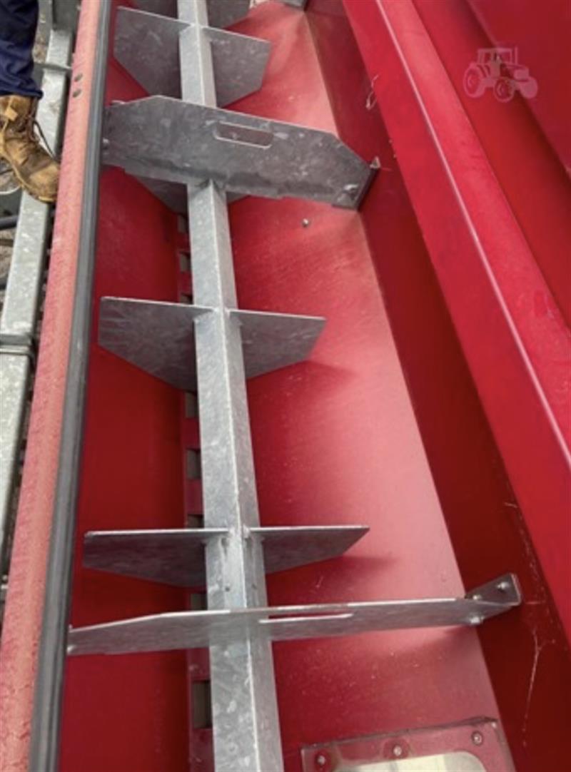 Photo 2. Taege Series 300 airseeder