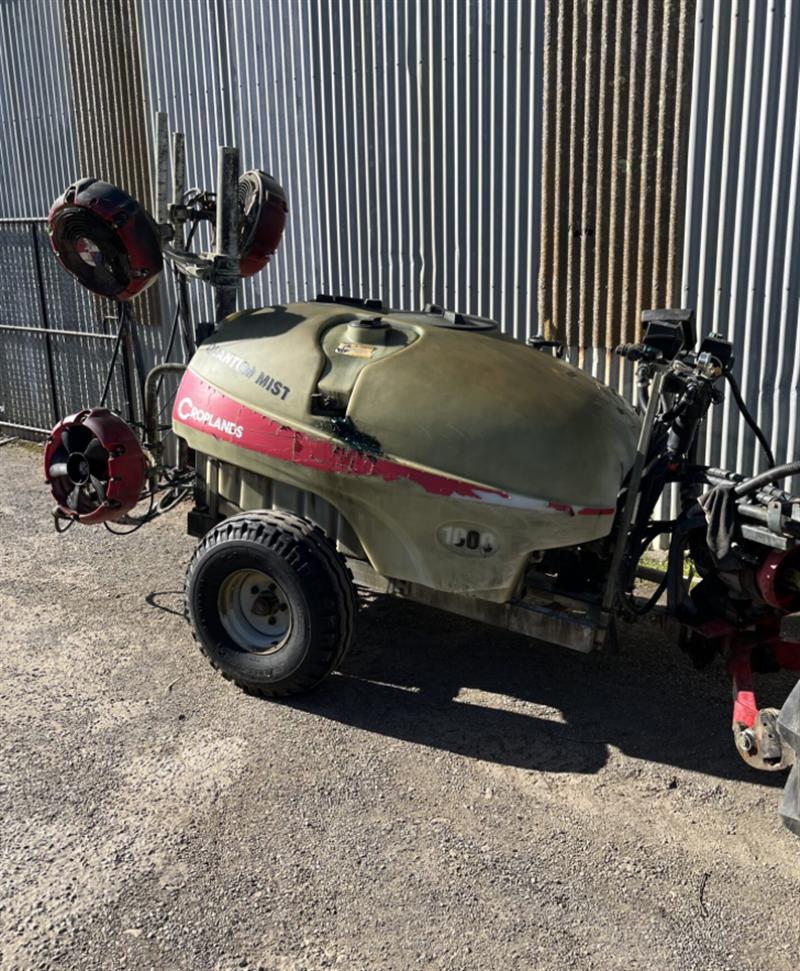 Photo 2. Croplands Quantum 1000L trailer sprayer