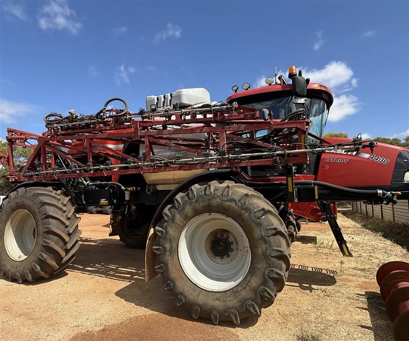 Photo 2. Case IH Patriot 4430 Flex S self propelled sprayer