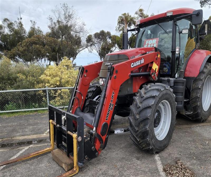 Photo 2. Case IH Puma 140 FEL tractor