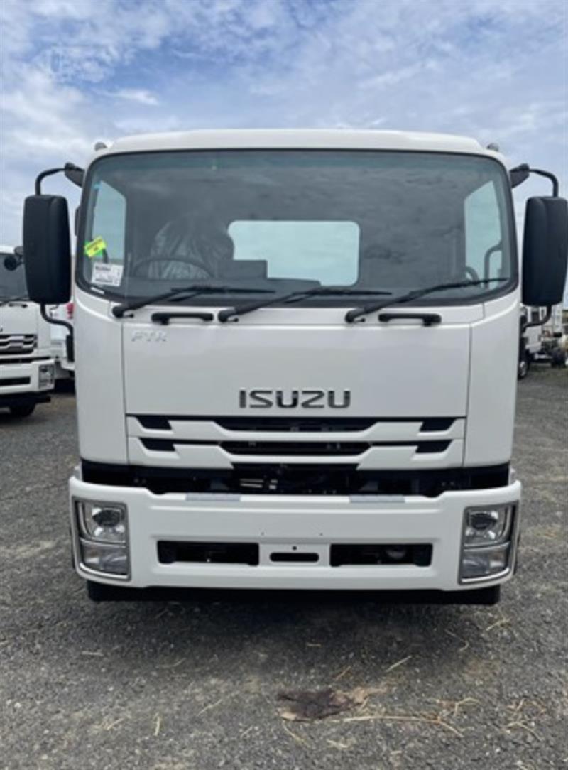 Photo 2. Isuzu FTR150-260 truck