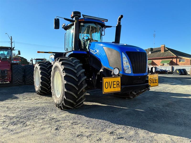 Photo 2. NEW HOLLAND T9.505 tractor