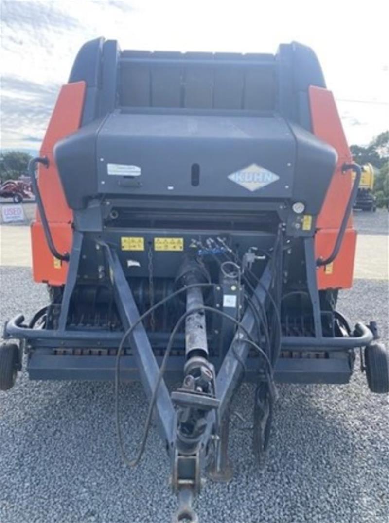 Photo 2. Kuhn VB2160 round baler