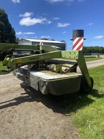 Photo 2. CLAAS DISCO 3100TC