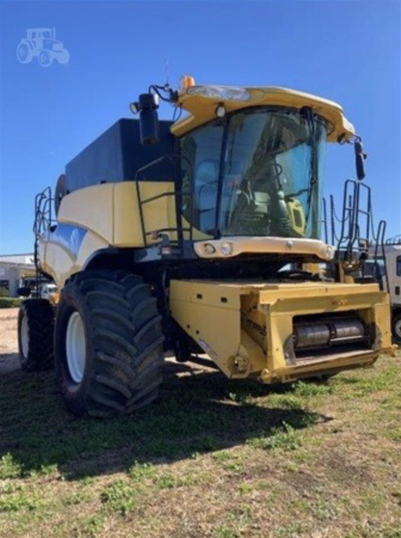 Photo 2. New Holland CR970 combine harvester