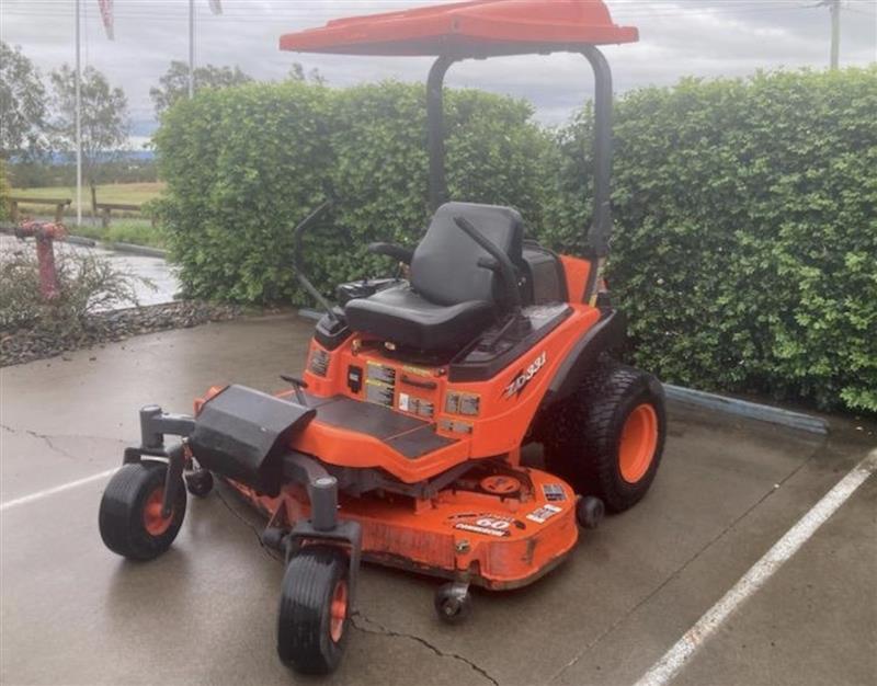 Photo 2. Kubota ZD331 zero turn mower