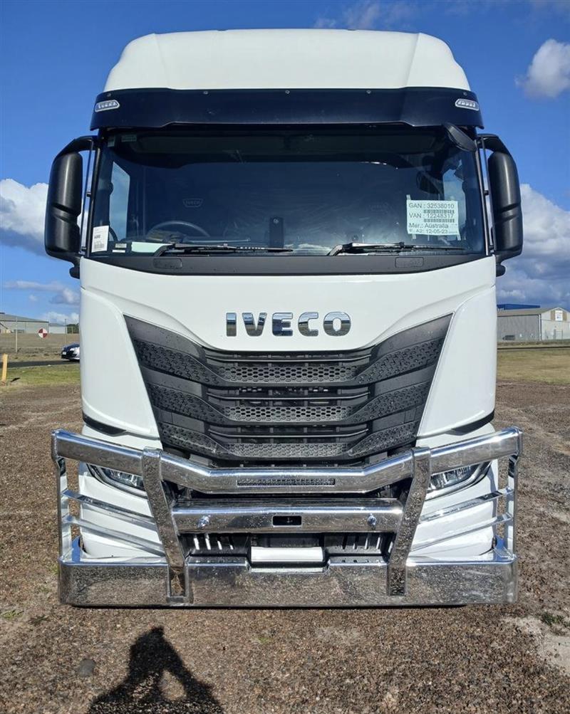 Photo 2. Iveco S-Way AS700 prime mover