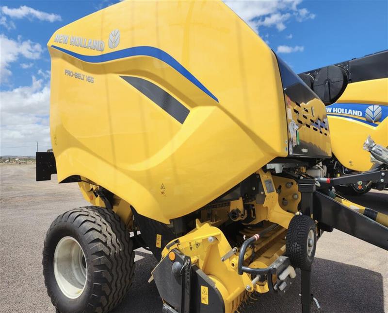 Photo 2. New Holland Pro-Belt 165 HD Round Baler