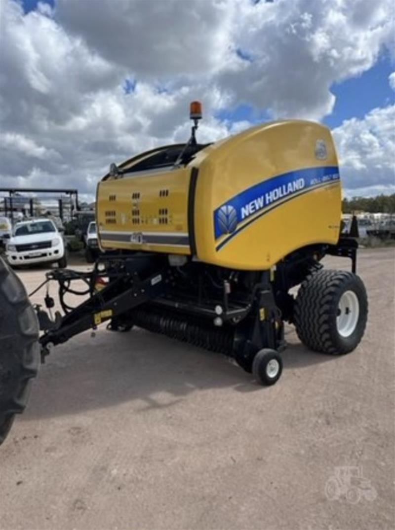 Photo 2. New Holland Roll-Belt 150 round baler