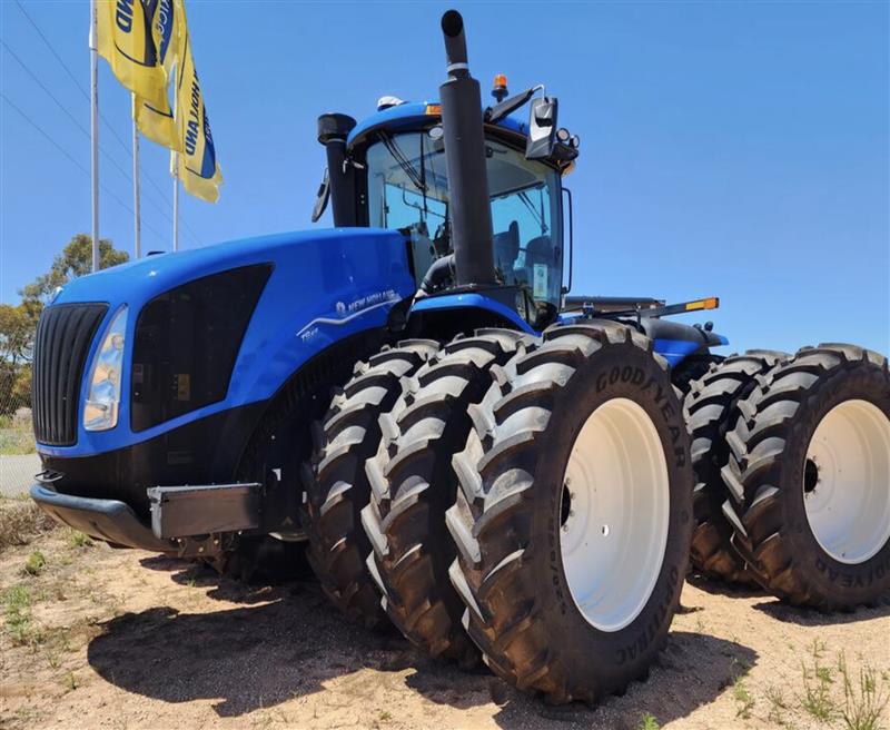 Photo 2. New Holland T9.615 tractor