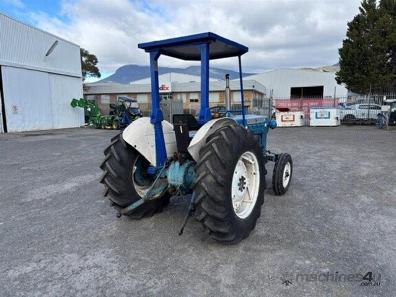 Photo 2. Ford 2000
