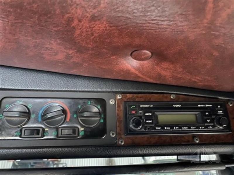 Photo 2. Kenworth T403 primemover