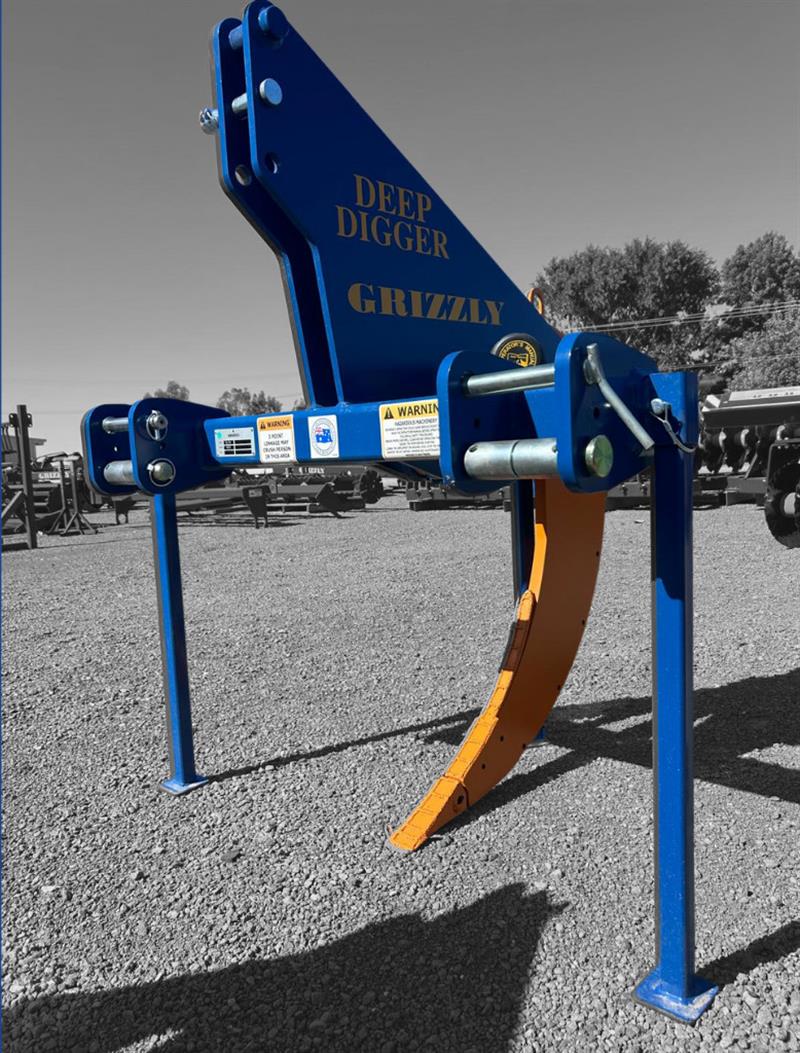 Photo 2. Grizzly RL001 Single-Tine Ripper